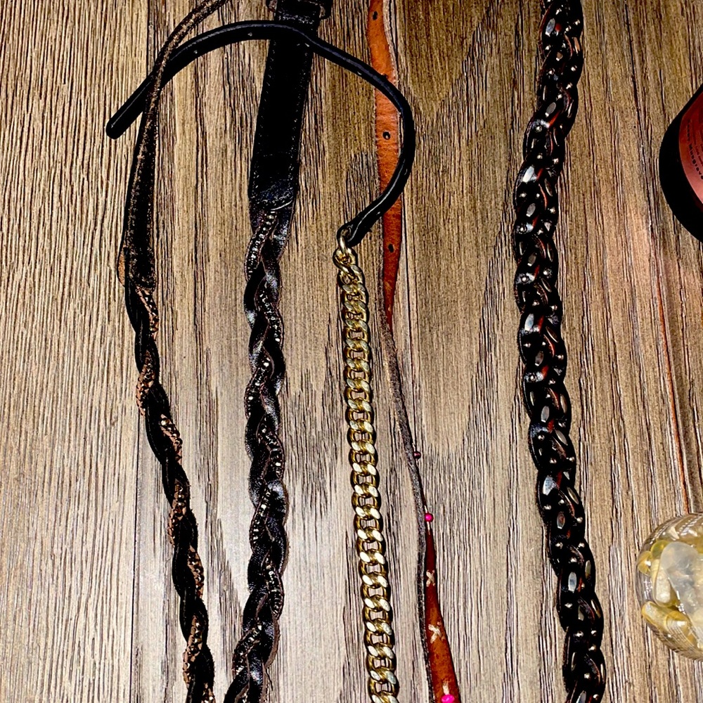 LOT OF LEATHER BELTS!!